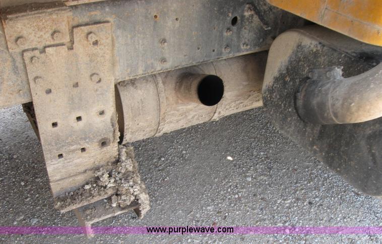 image for item 2048 1986 International 1754 dump truck