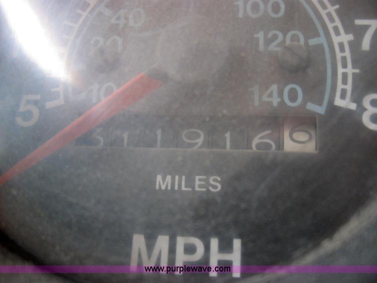 image for item 2048 1986 International 1754 dump truck