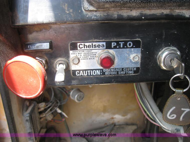 image for item 2048 1986 International 1754 dump truck