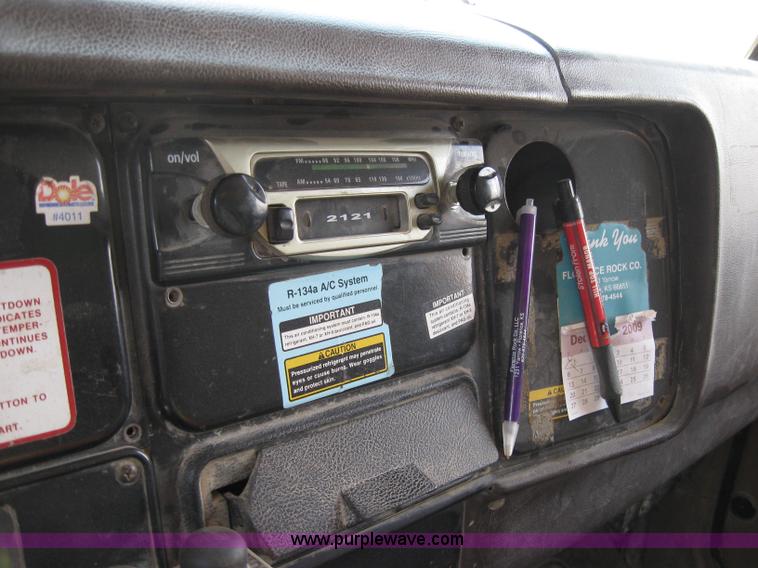 image for item 2048 1986 International 1754 dump truck