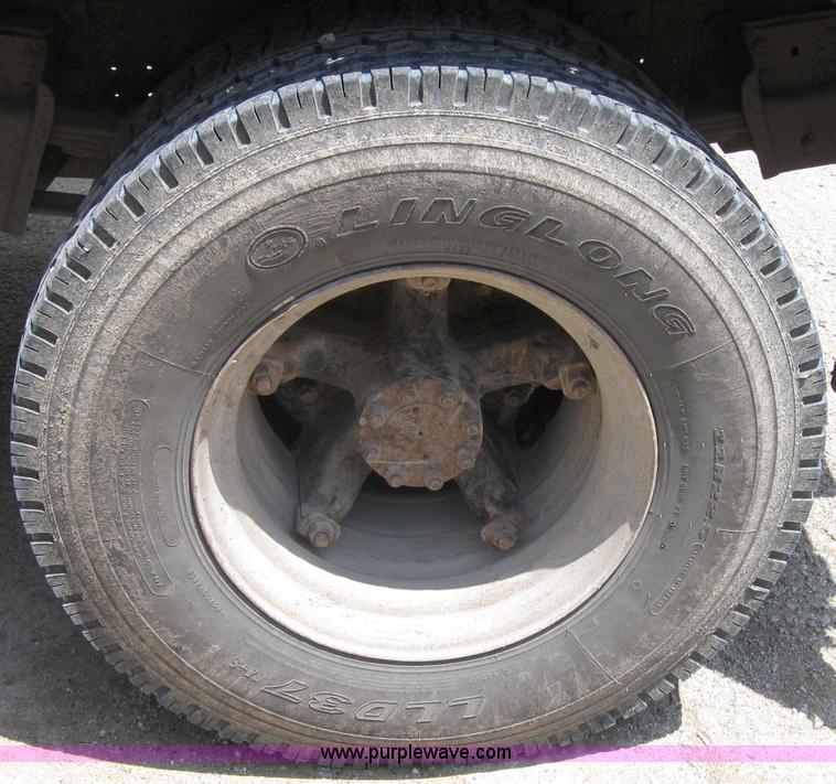 image for item 2048 1986 International 1754 dump truck