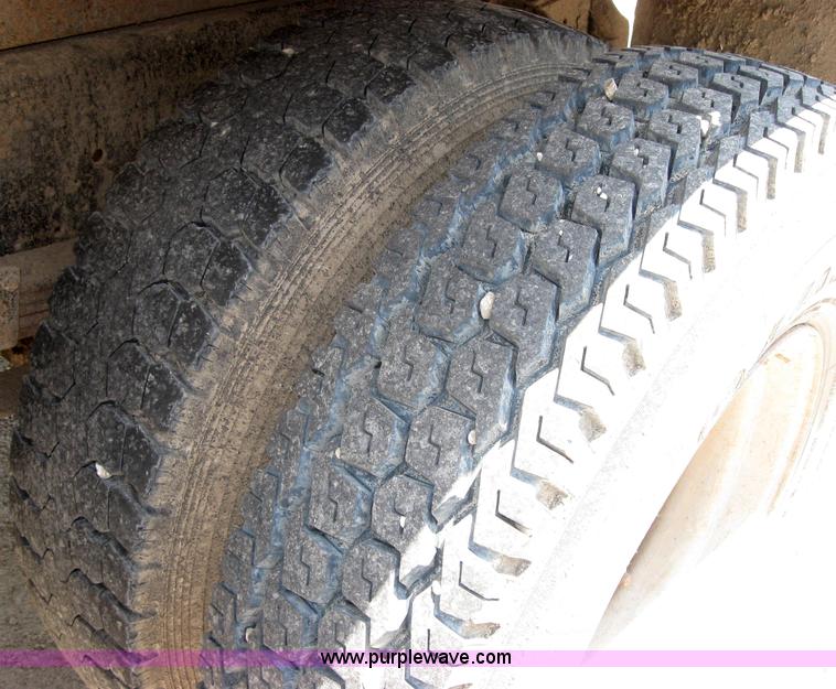 image for item 2048 1986 International 1754 dump truck