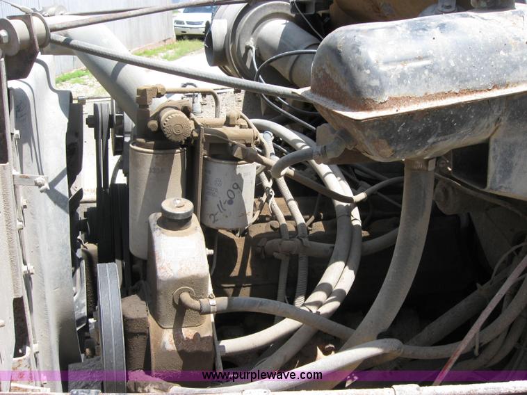 image for item 2048 1986 International 1754 dump truck