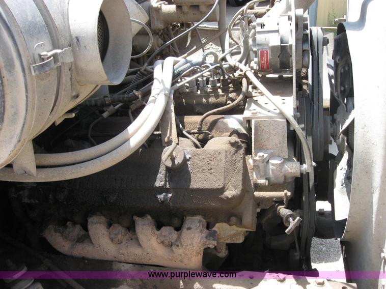 image for item 2048 1986 International 1754 dump truck