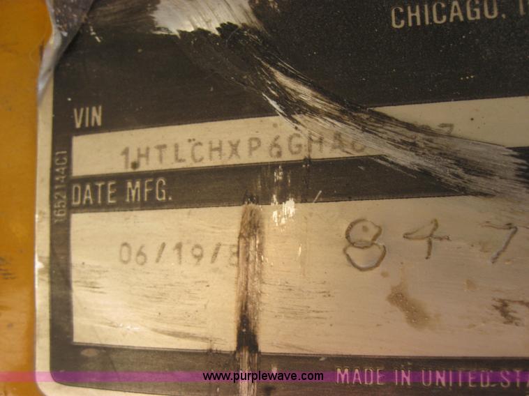 image for item 2048 1986 International 1754 dump truck