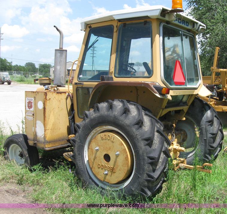 image for item 2049 Tiger Special 6620 with 52" side mower
