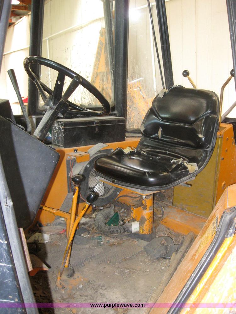 image for item 2195 1977 Case 480C backhoe