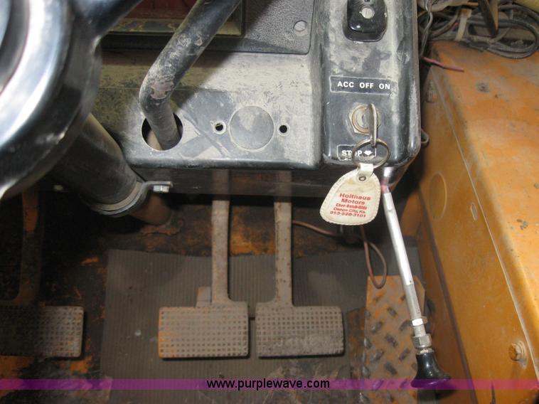 image for item 2195 1977 Case 480C backhoe