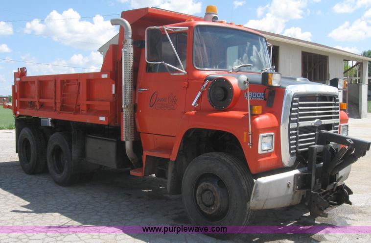 image for item 2196 1989 Ford Conventional LNT800F dump truck