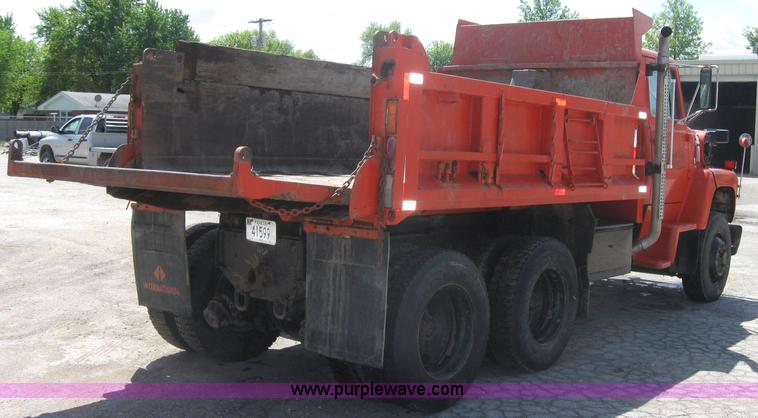 image for item 2196 1989 Ford Conventional LNT800F dump truck