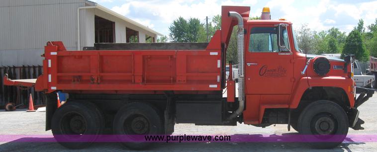 image for item 2196 1989 Ford Conventional LNT800F dump truck