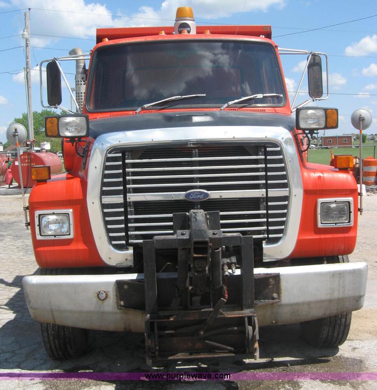 image for item 2196 1989 Ford Conventional LNT800F dump truck