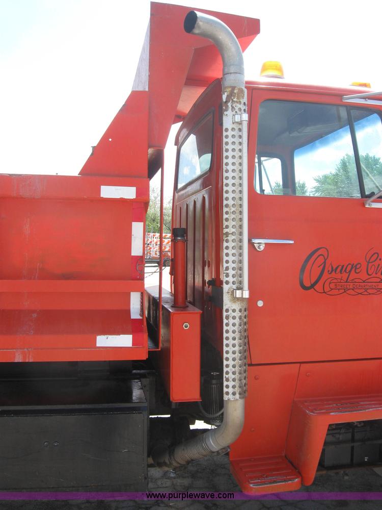 image for item 2196 1989 Ford Conventional LNT800F dump truck