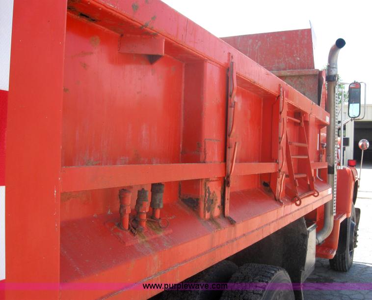 image for item 2196 1989 Ford Conventional LNT800F dump truck