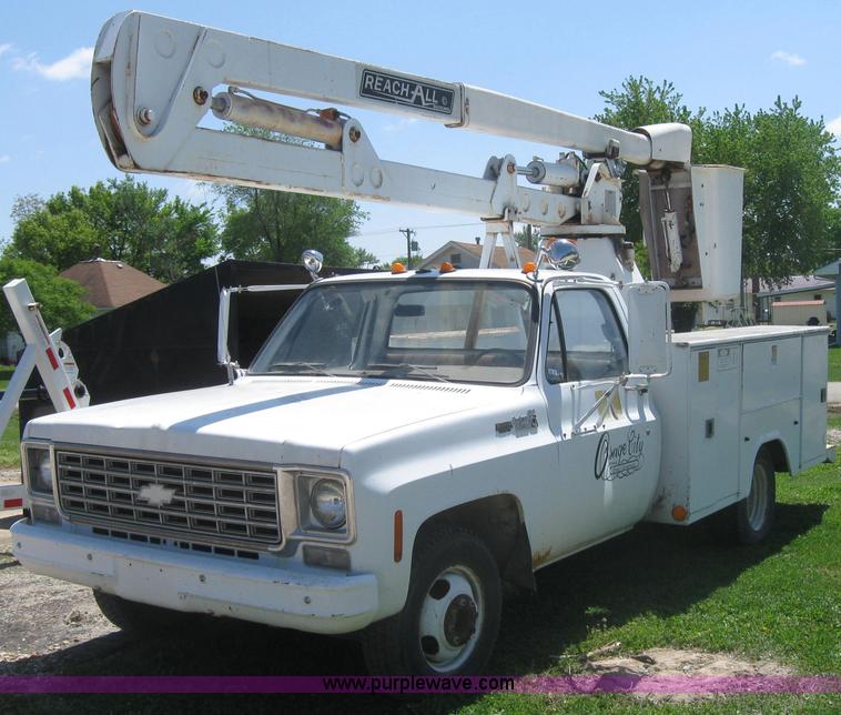 image for item 2198 1976 Chevrolet Custom Deluxe 30 pole truck