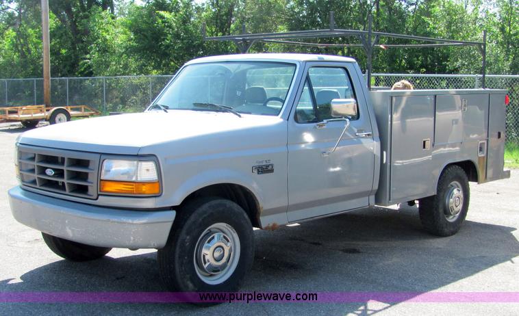 image for item 4655 1994 Ford F250 XL pickup truck