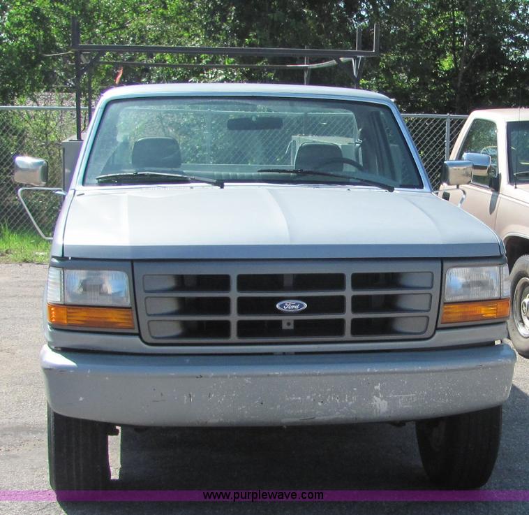 image for item 4655 1994 Ford F250 XL pickup truck