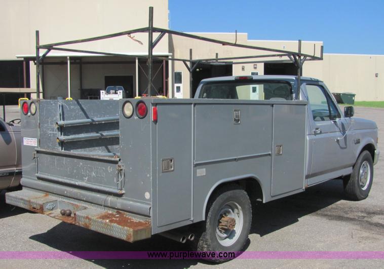 image for item 4655 1994 Ford F250 XL pickup truck