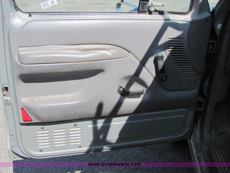 image for item 4655 1994 Ford F250 XL pickup truck