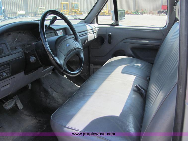 image for item 4655 1994 Ford F250 XL pickup truck