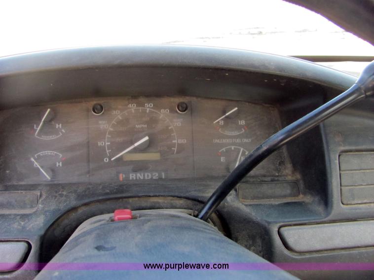 image for item 4655 1994 Ford F250 XL pickup truck