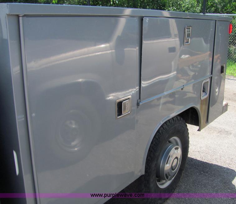 image for item 4655 1994 Ford F250 XL pickup truck