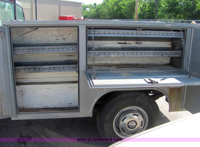 image for item 4655 1994 Ford F250 XL pickup truck