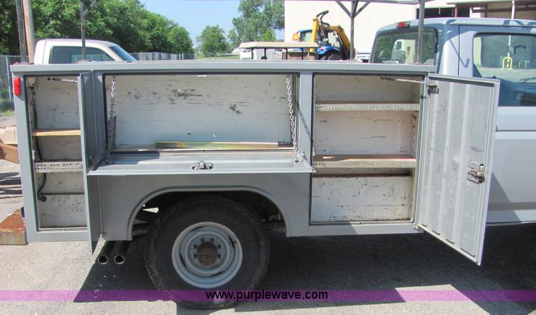 image for item 4655 1994 Ford F250 XL pickup truck