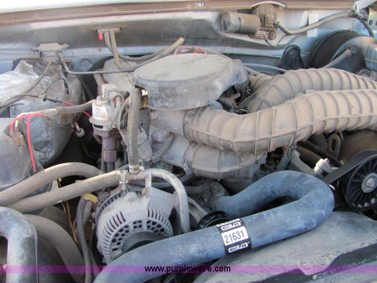 image for item 4655 1994 Ford F250 XL pickup truck