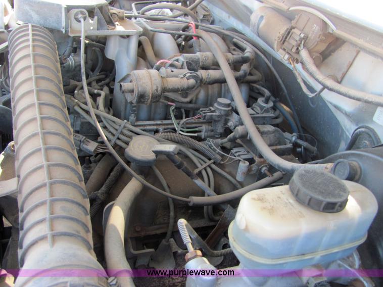 image for item 4655 1994 Ford F250 XL pickup truck