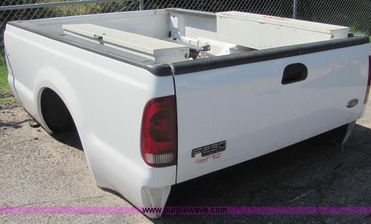 image for item 4656 2000 Ford F250 8' pickup bed with bumper and Delta tool box