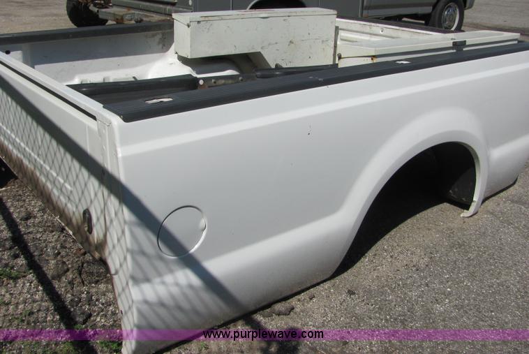 image for item 4656 2000 Ford F250 8' pickup bed with bumper and Delta tool box