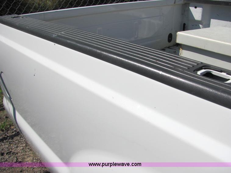image for item 4656 2000 Ford F250 8' pickup bed with bumper and Delta tool box