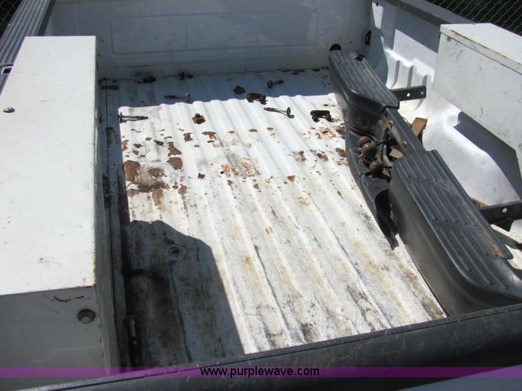 image for item 4656 2000 Ford F250 8' pickup bed with bumper and Delta tool box