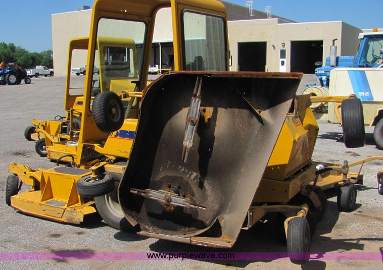 image for item 4700 2005 Hustler 4600 mower