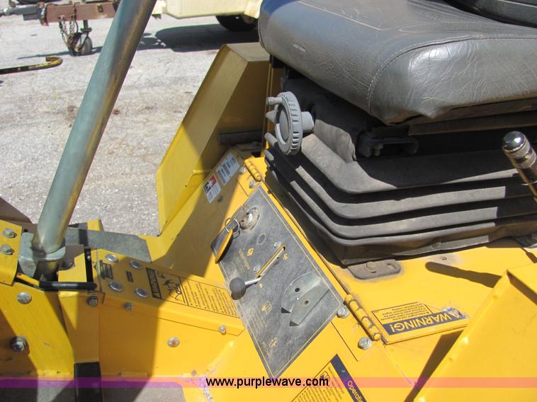 image for item 4700 2005 Hustler 4600 mower