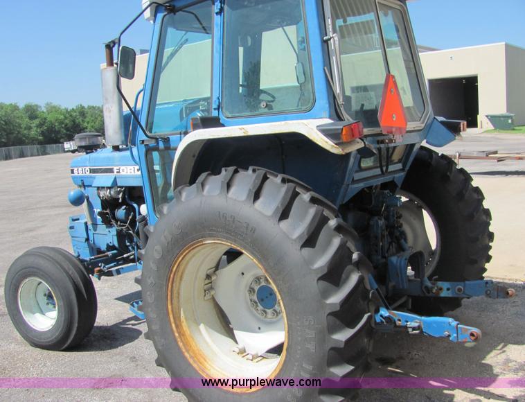 image for item 4704 1986 Ford 6610 tractor