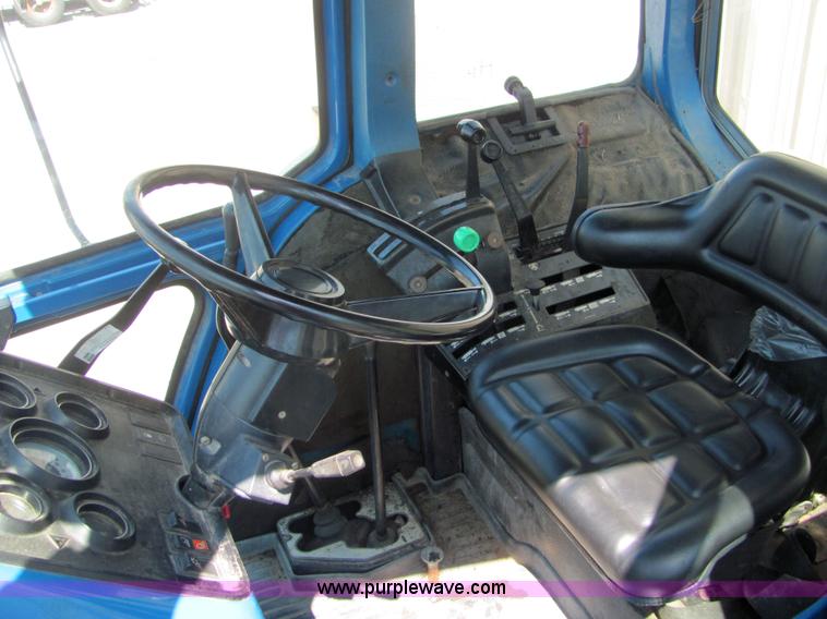 image for item 4704 1986 Ford 6610 tractor