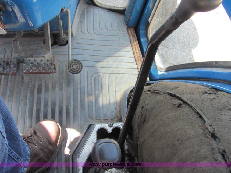 image for item 4704 1986 Ford 6610 tractor