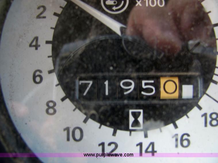 image for item 4704 1986 Ford 6610 tractor