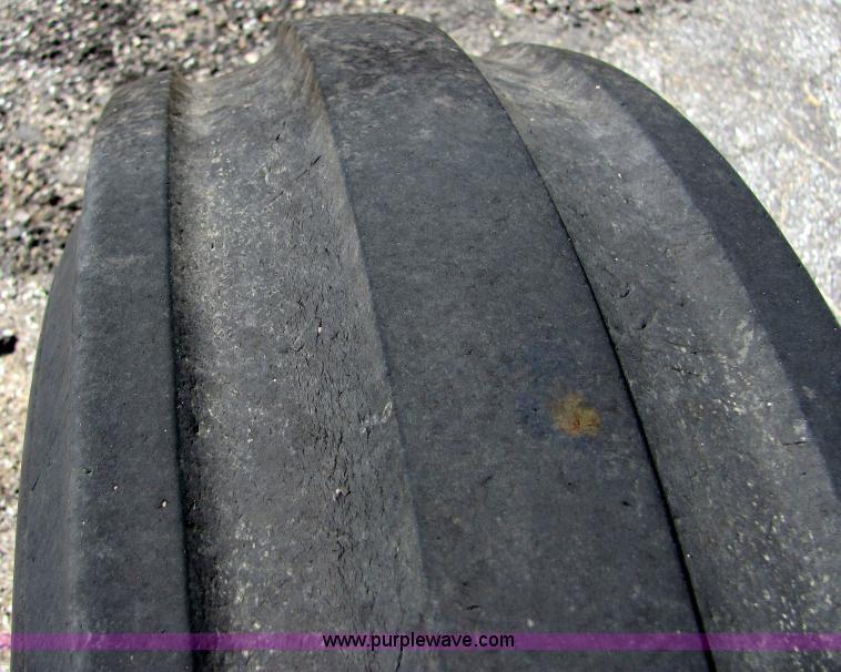 image for item 4704 1986 Ford 6610 tractor