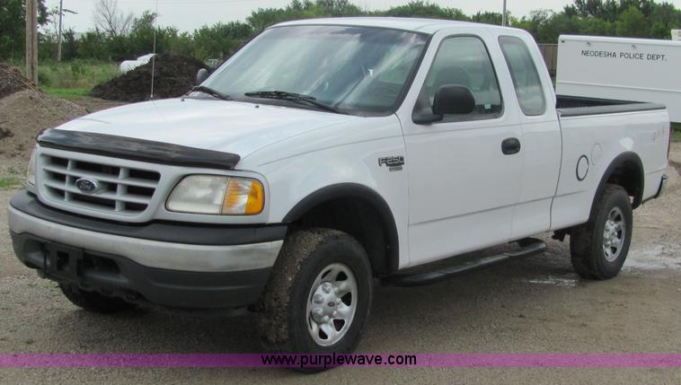 image for item 4751 1999 Ford F250 pickup truck