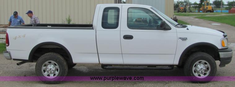 image for item 4751 1999 Ford F250 pickup truck