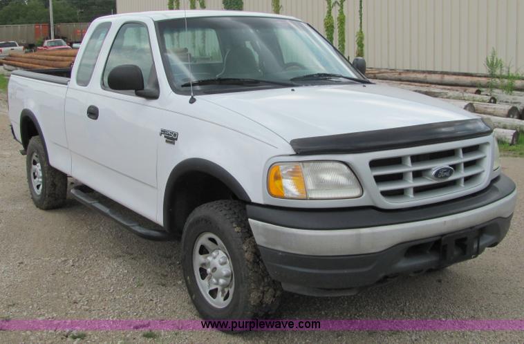 image for item 4751 1999 Ford F250 pickup truck