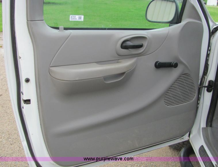 image for item 4751 1999 Ford F250 pickup truck