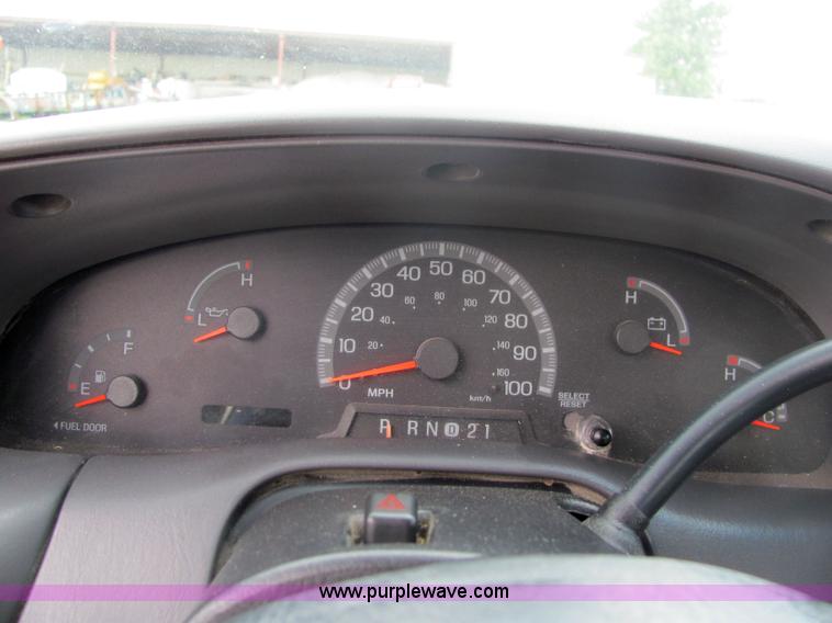 image for item 4751 1999 Ford F250 pickup truck