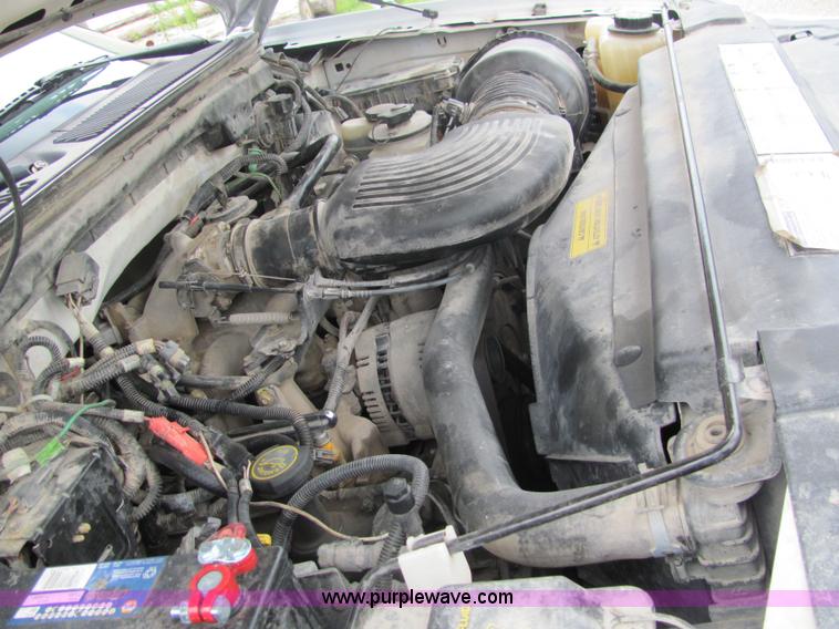 image for item 4751 1999 Ford F250 pickup truck