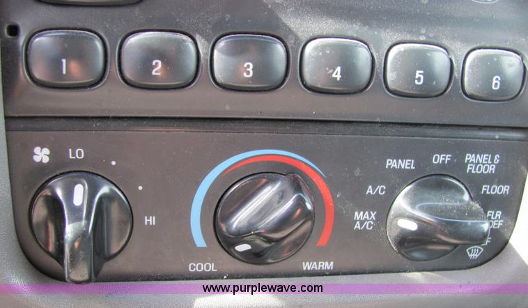 image for item 6480 1997 Ford F150 pickup truck