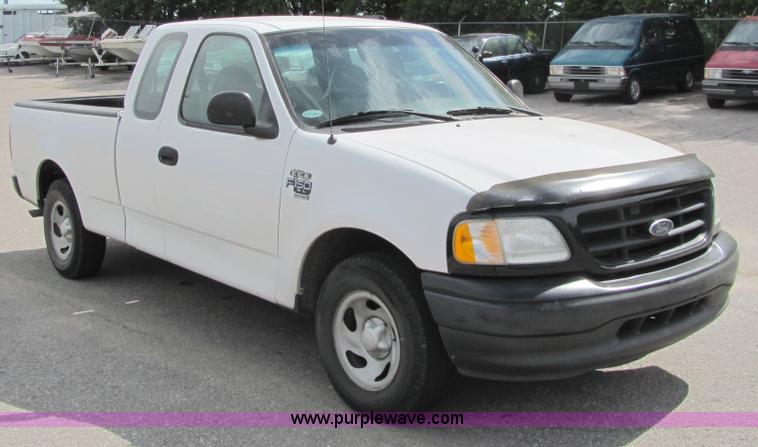image for item 6484 2002 Ford F150 XL extended cab pickup truck