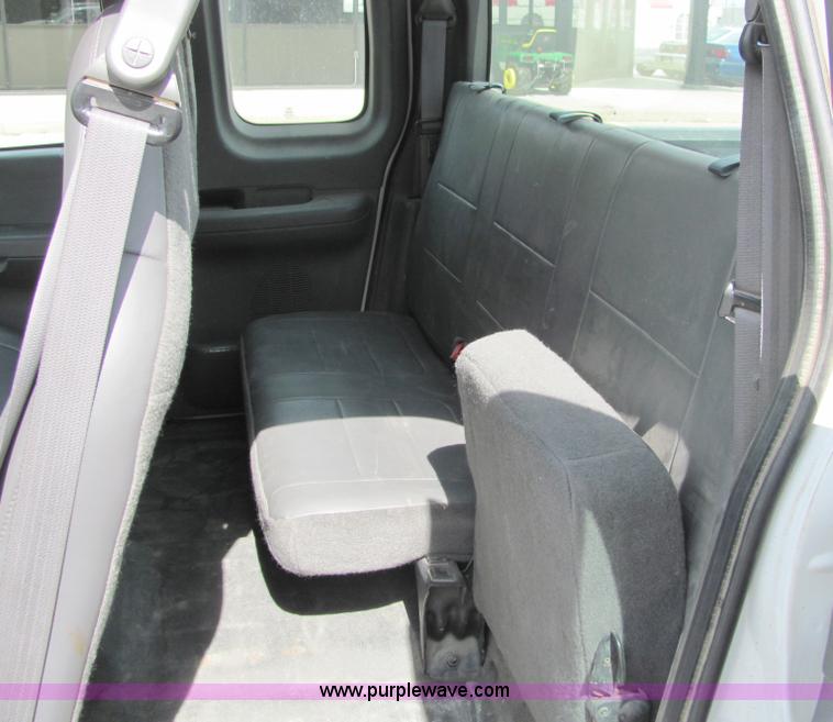 image for item 6484 2002 Ford F150 XL extended cab pickup truck